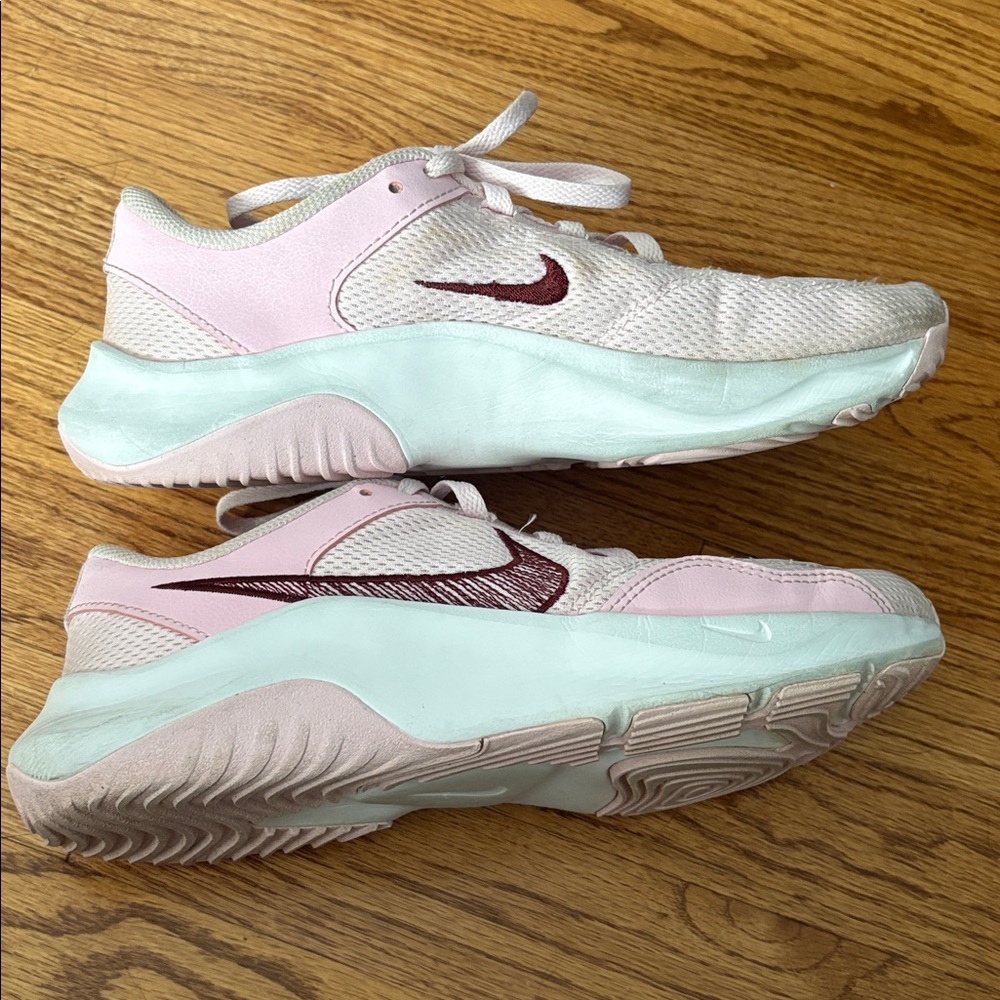 Nike size 8 light pink sneakers - Picture 5 of 9